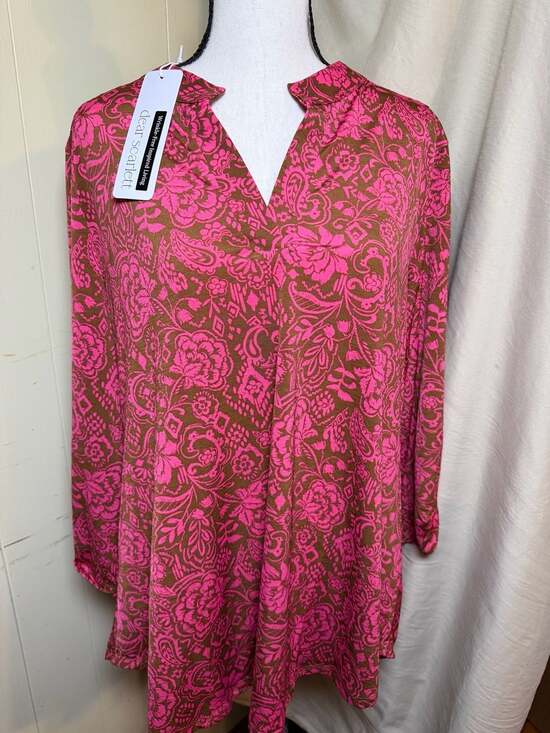 Dear Scarlett Tops - Dear Scarlett Lizzy 3/4 Sleeve Split Neck Top in Hot Pink and Brown Floral